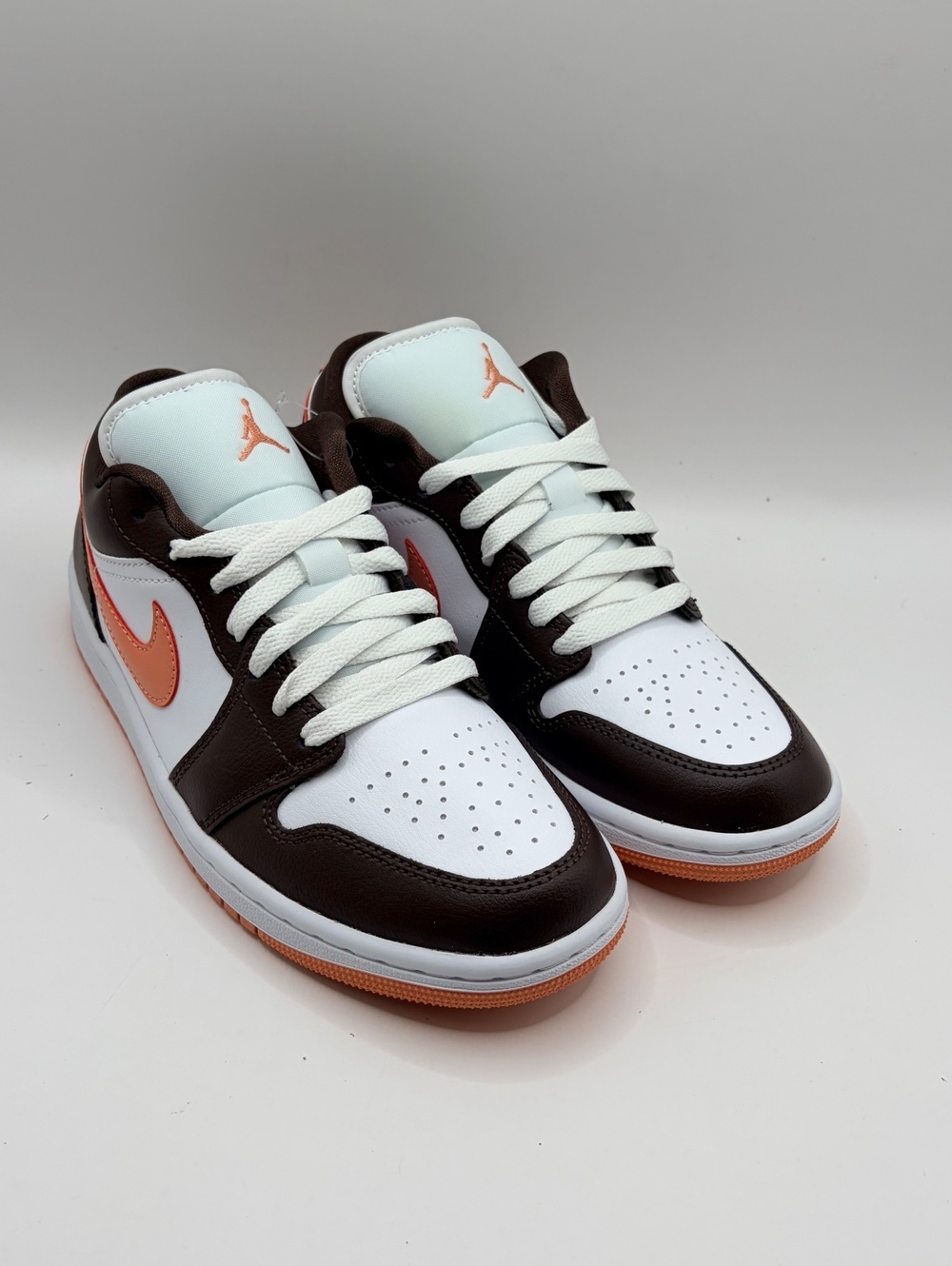 Women’s Air Jordan 1 Low sneakers in White and Light Madder Root 7 Women New - Picture 2 of 6